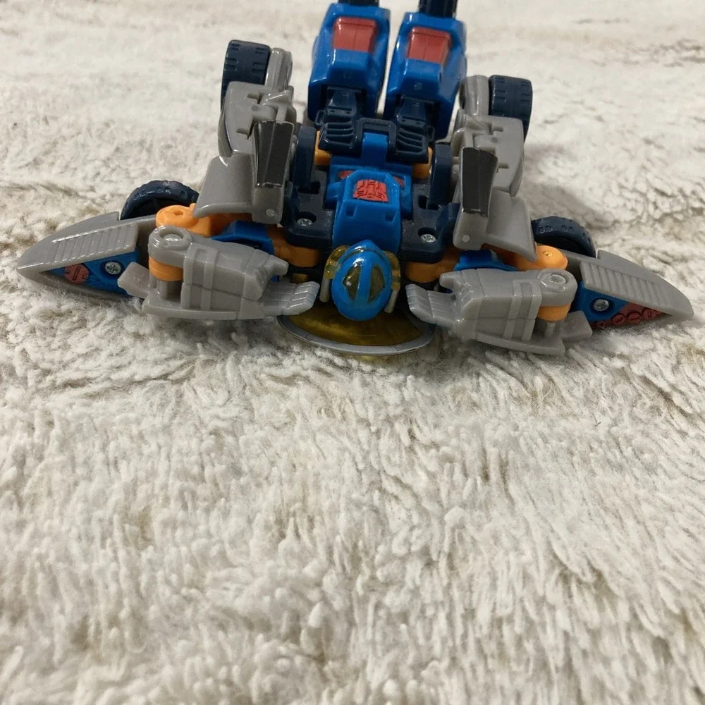 Hasbro Transformers Armada Blurr (No Accessories) &‎ a Posed Bumblebee